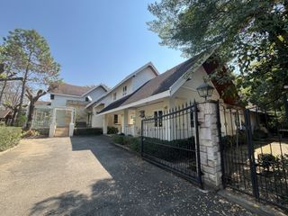 For sale 5 bedrooms house in Mueang Chiang Mai, Chiang Mai