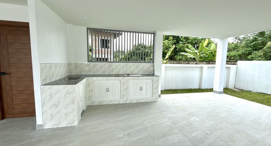 For sale 3 bedrooms house in Saraphi, Chiang Mai
