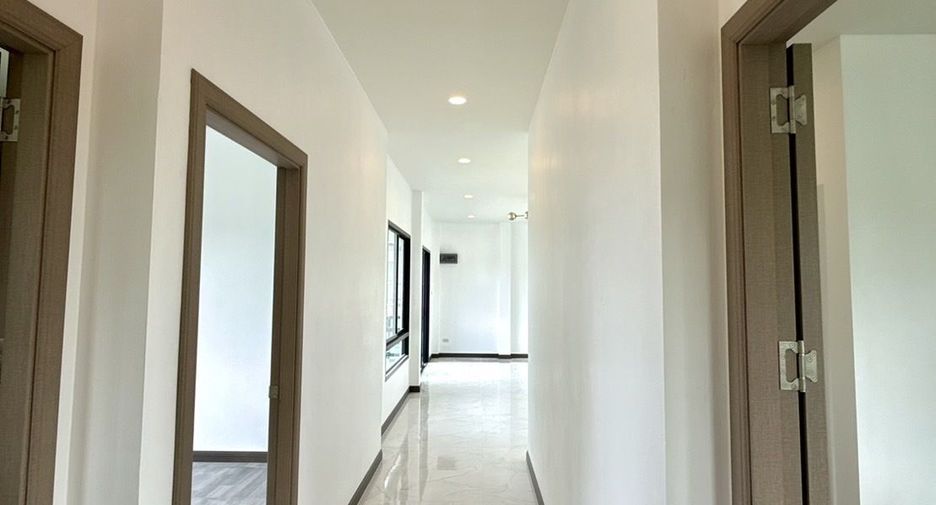 For sale 3 bedrooms house in Saraphi, Chiang Mai