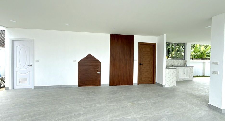 For sale 3 bedrooms house in Saraphi, Chiang Mai