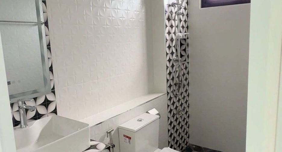 For sale 3 bedrooms house in Saraphi, Chiang Mai