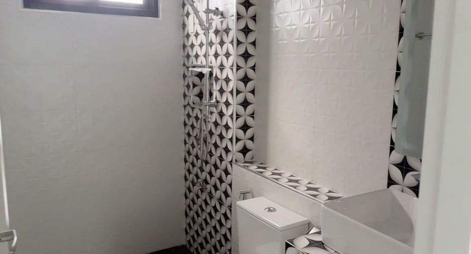 For sale 3 bedrooms house in Saraphi, Chiang Mai
