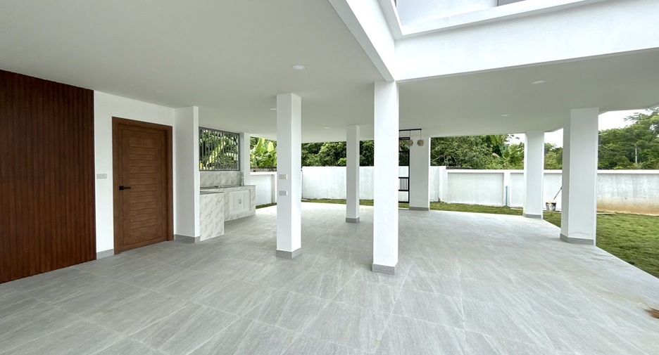 For sale 3 bedrooms house in Saraphi, Chiang Mai