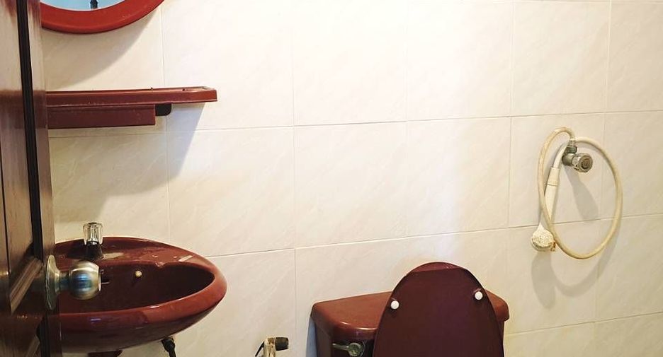 For sale 4 bedrooms townhouse in Bang Phli, Samut Prakan