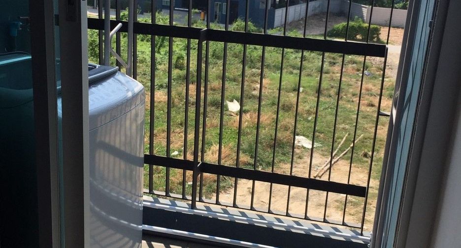 For sale 1 bed condo in Mueang Samut Prakan, Samut Prakan