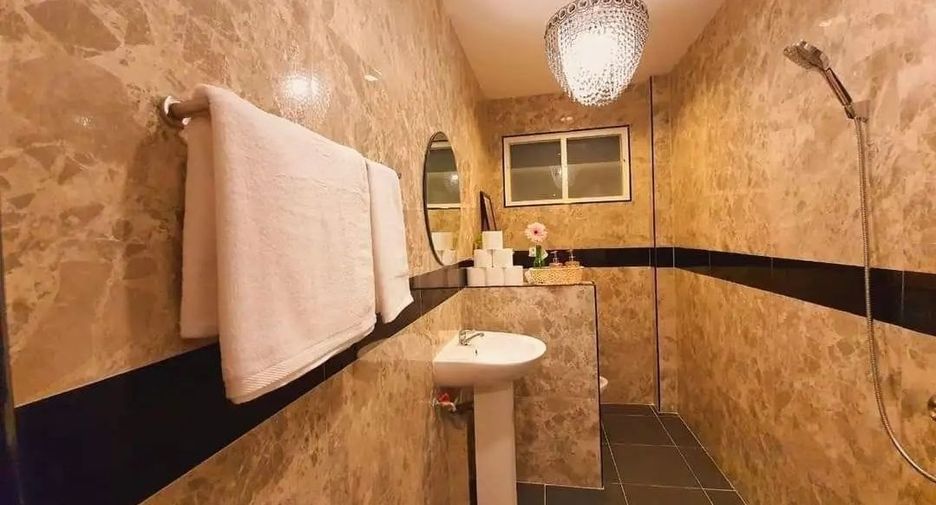 For sale 5 bedrooms house in San Pa Tong, Chiang Mai