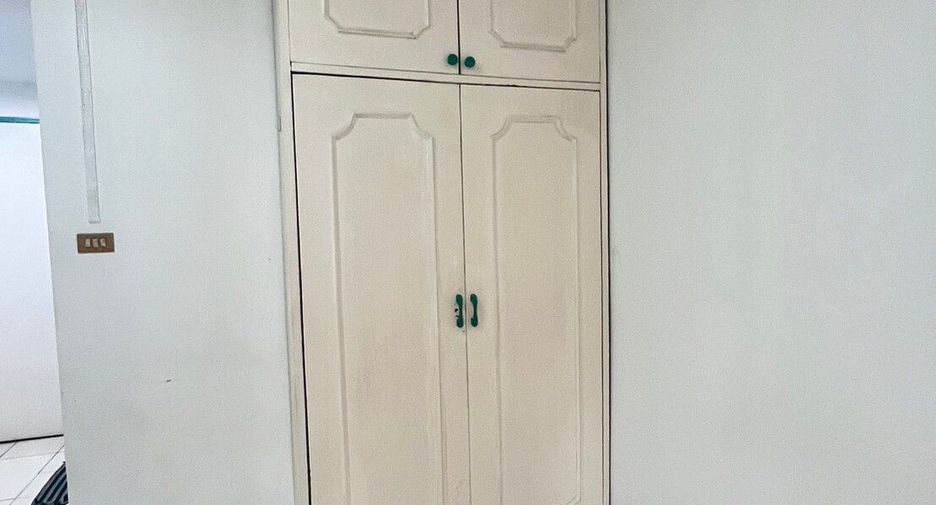 For rent studio condo in Yan Nawa, Bangkok