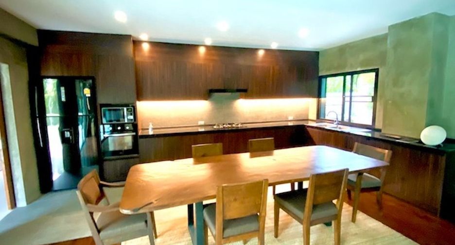 For sale and for rent 5 bedrooms villa in Saraphi, Chiang Mai
