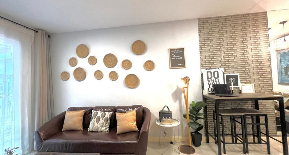 Casa adosada en venta de 3 habitaciones en Mueang Chiang Mai, Chiang Mai
