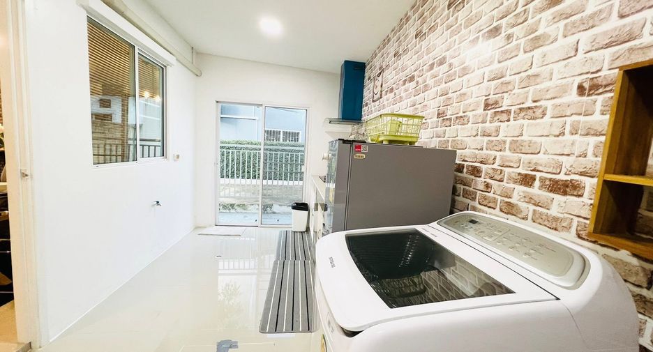Casa adosada en venta de 3 habitaciones en Mueang Chiang Mai, Chiang Mai