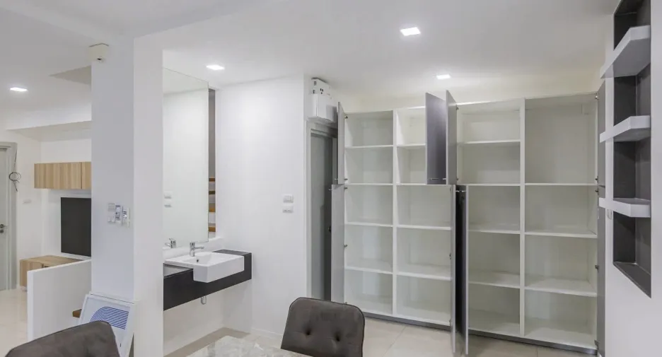 Casa adosada en venta y en alquiler de 3 habitaciones en Hang Dong, Chiang Mai