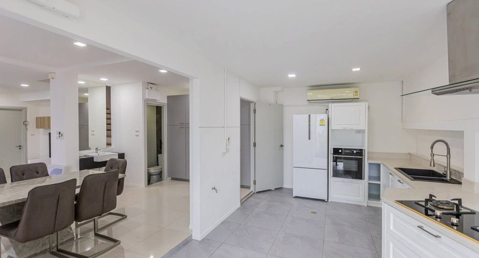 Casa adosada en venta y en alquiler de 3 habitaciones en Hang Dong, Chiang Mai