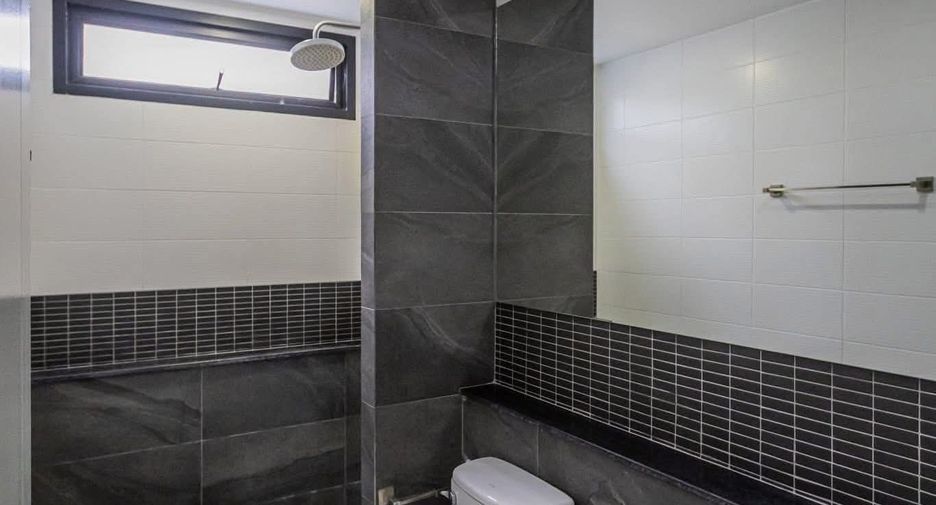 Casa adosada en venta y en alquiler de 3 habitaciones en Hang Dong, Chiang Mai