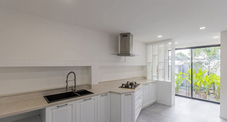 Casa adosada en venta y en alquiler de 3 habitaciones en Hang Dong, Chiang Mai