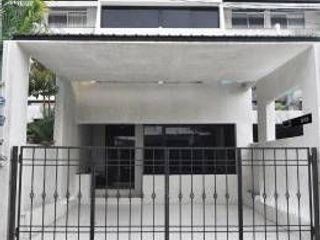 Casa adosada en venta de 4 habitaciones en Yan Nawa, Bangkok