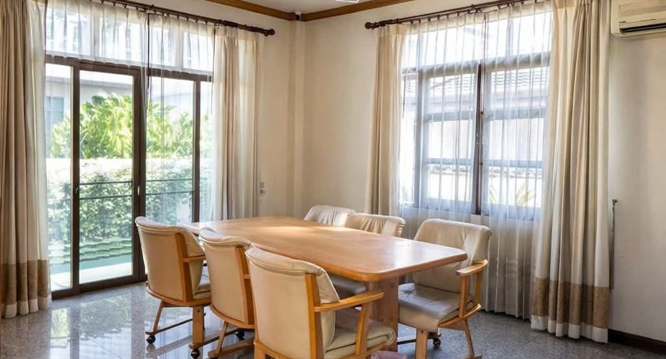 For rent 3 bedrooms house in San Kamphaeng, Chiang Mai