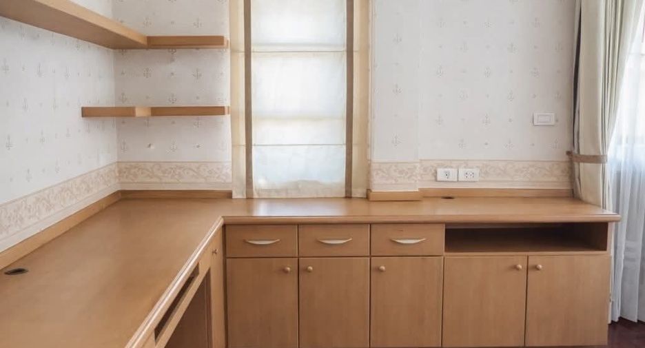 For rent 3 bedrooms house in San Kamphaeng, Chiang Mai