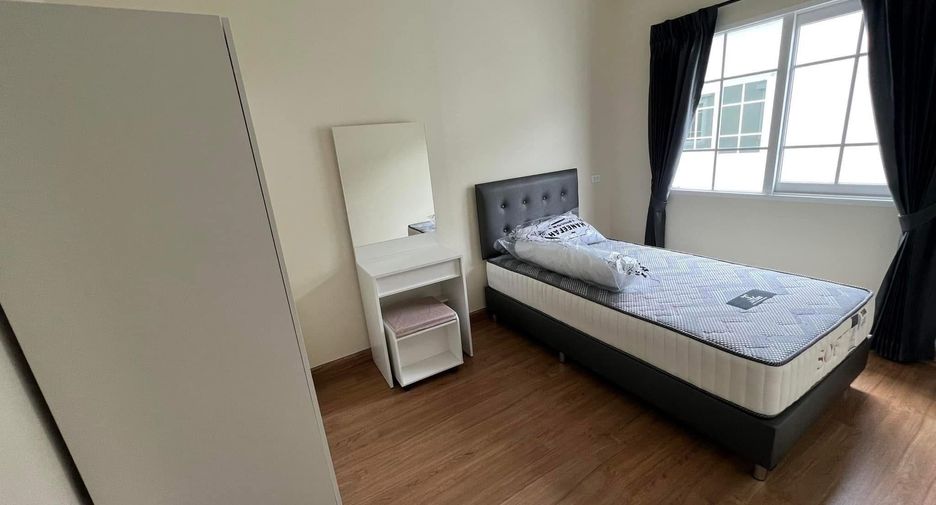 For rent 4 bedrooms townhouse in Mueang Chiang Mai, Chiang Mai