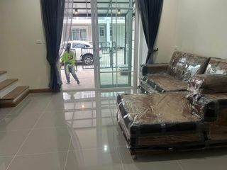 For rent 4 bedrooms townhouse in Mueang Chiang Mai, Chiang Mai