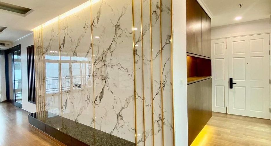 For sale and for rent 3 bedrooms condo in Watthana, Bangkok