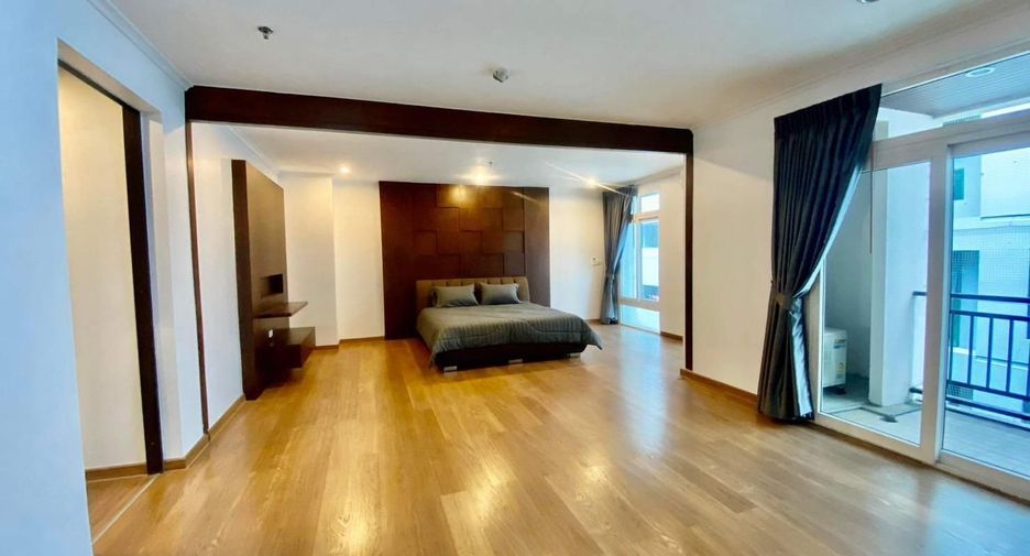 For sale and for rent 3 bedrooms condo in Watthana, Bangkok