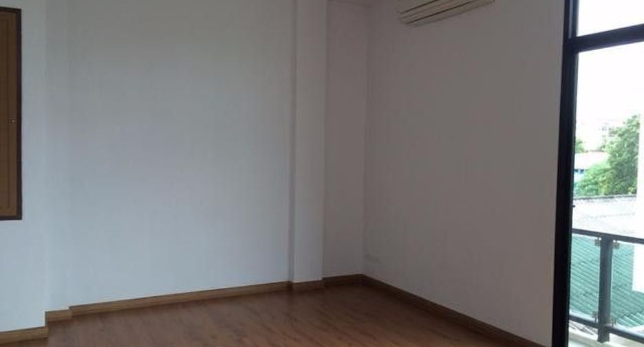 出售 4 卧室 独立屋 在 Lat Phrao, 曼谷