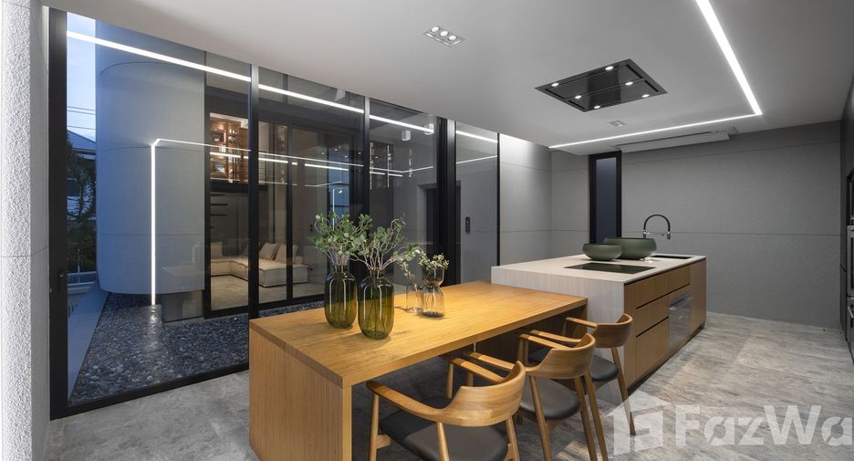 For sale 3 bedrooms house in Sathon, Bangkok