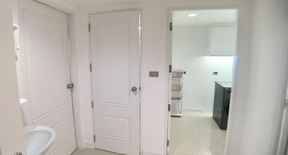 For sale and for rent 3 bedrooms house in Watthana, Bangkok