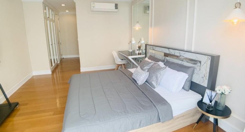For sale and for rent 3 bedrooms house in Watthana, Bangkok