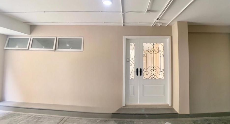 For sale and for rent 3 bedrooms house in Watthana, Bangkok