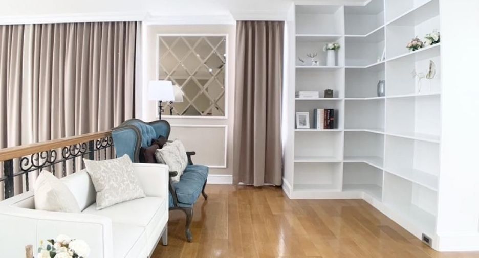 For sale and for rent 3 bedrooms house in Watthana, Bangkok