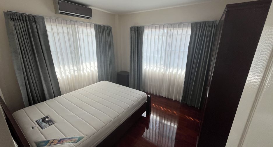 For rent 4 bedrooms house in Mueang Chiang Mai, Chiang Mai
