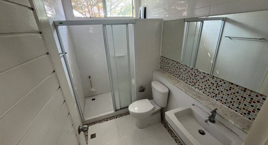 For rent 4 bedrooms house in Mueang Chiang Mai, Chiang Mai