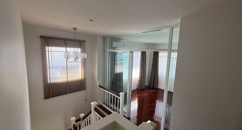 For rent 4 bedrooms house in Mueang Chiang Mai, Chiang Mai