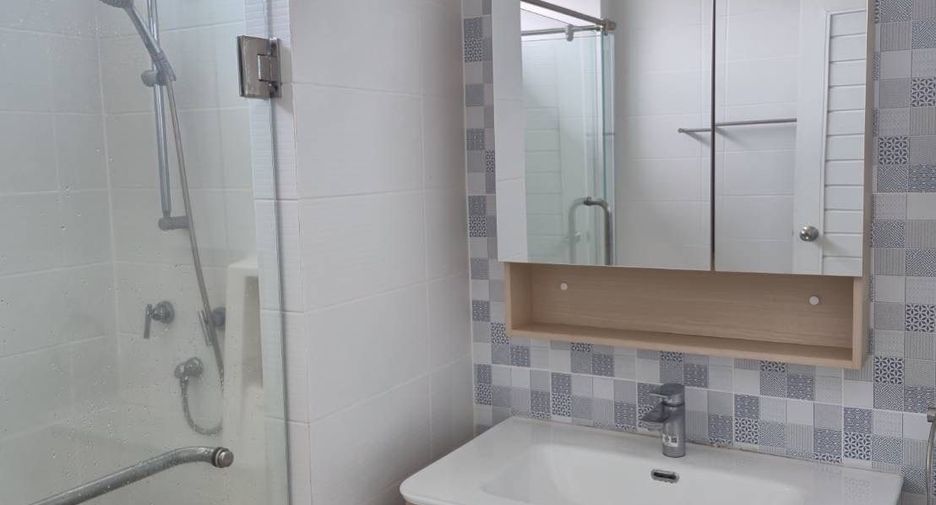 For rent 4 bedrooms house in Mueang Chiang Mai, Chiang Mai