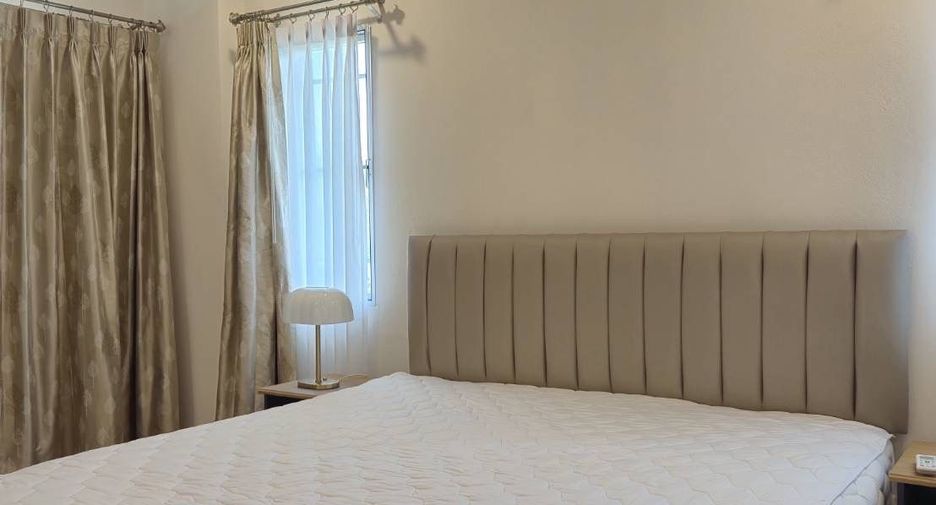 For rent 4 bedrooms house in Mueang Chiang Mai, Chiang Mai