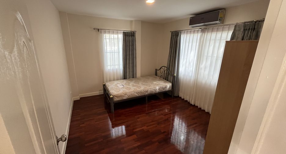 For rent 4 bedrooms house in Mueang Chiang Mai, Chiang Mai