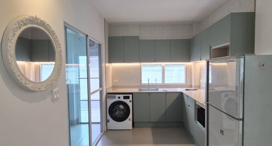 For rent 4 bedrooms house in Mueang Chiang Mai, Chiang Mai