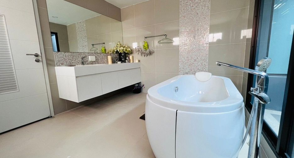 For sale and for rent 7 bedrooms house in Suan Luang, Bangkok