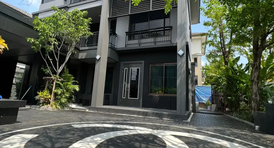 For sale and for rent 7 bedrooms house in Suan Luang, Bangkok