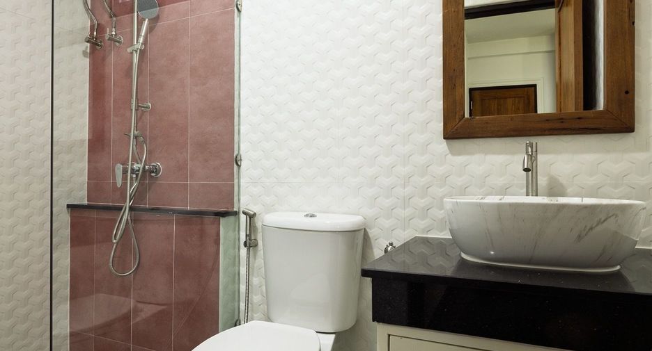 For sale 5 bedrooms house in Saraphi, Chiang Mai