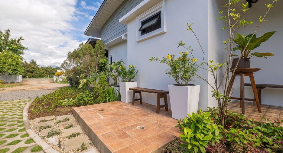 For sale 5 bedrooms house in Saraphi, Chiang Mai