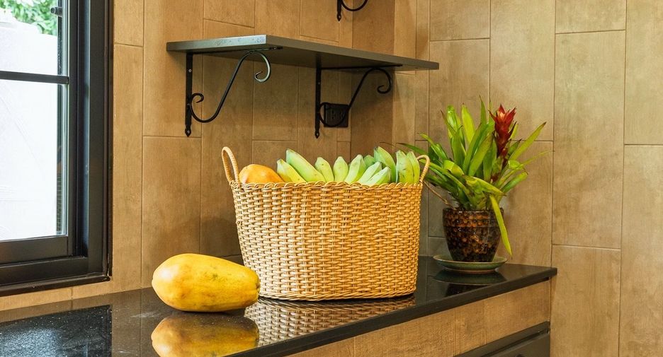 For sale 5 bedrooms house in Saraphi, Chiang Mai