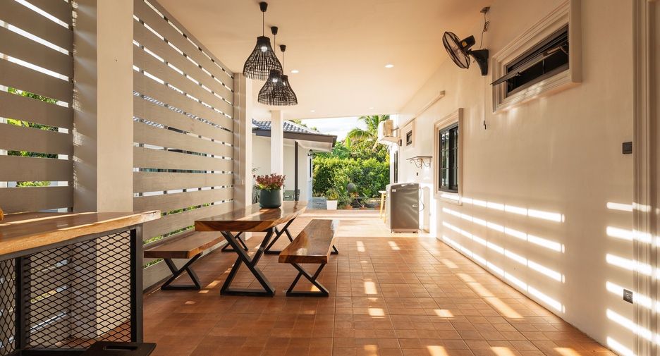 For sale 5 bedrooms house in Saraphi, Chiang Mai
