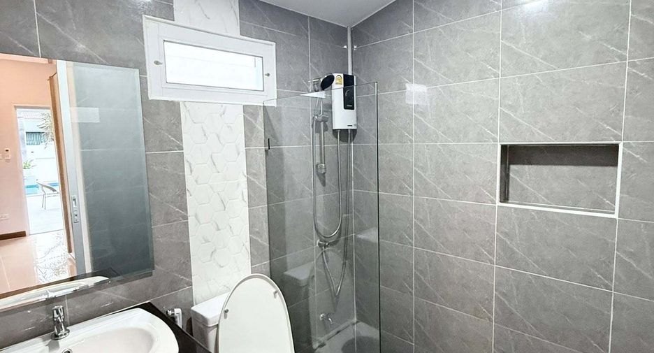 Haus zur Miete mit 5 Zimmer in San Sai, Chiang Mai