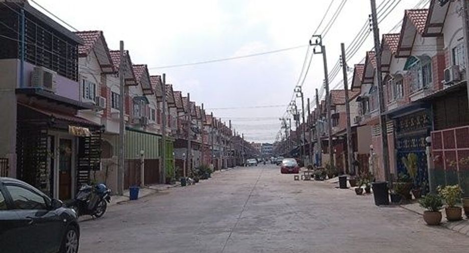 出租 3 卧室 联排别墅 在 Nong Khaem, 曼谷