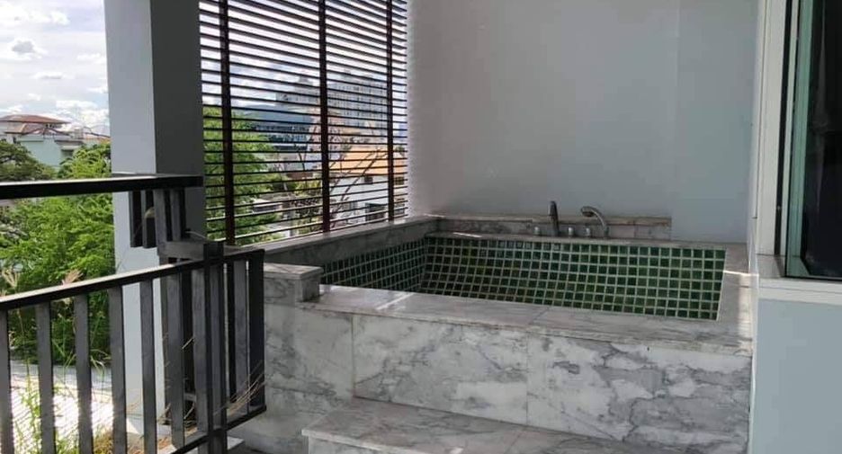 For sale and for rent 1 bed condo in Phra Khanong, Bangkok