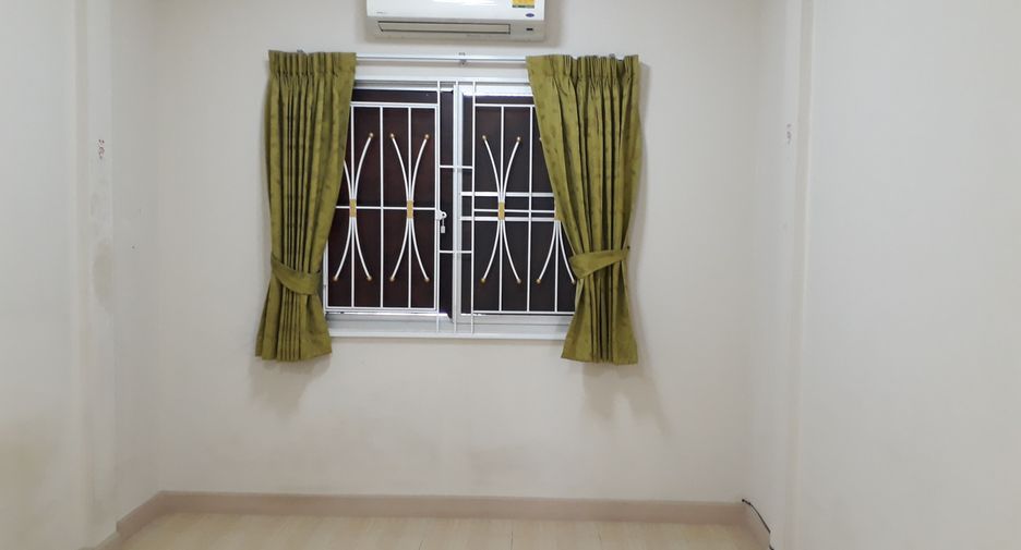 For sale 3 bedrooms townhouse in Min Buri, Bangkok