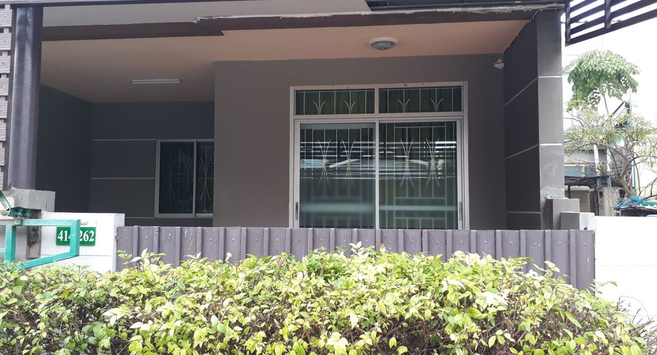 For sale 3 bedrooms townhouse in Min Buri, Bangkok