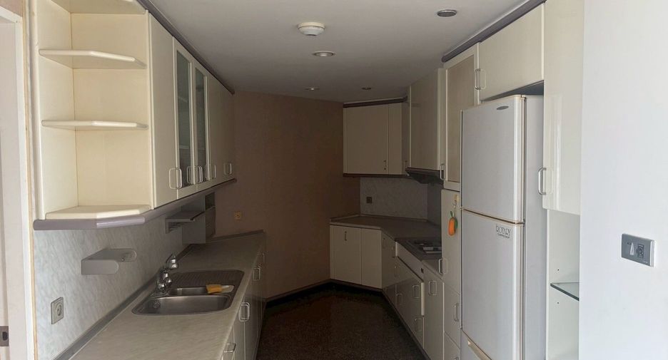 For sale 3 bedrooms condo in Bang Kho Laem, Bangkok